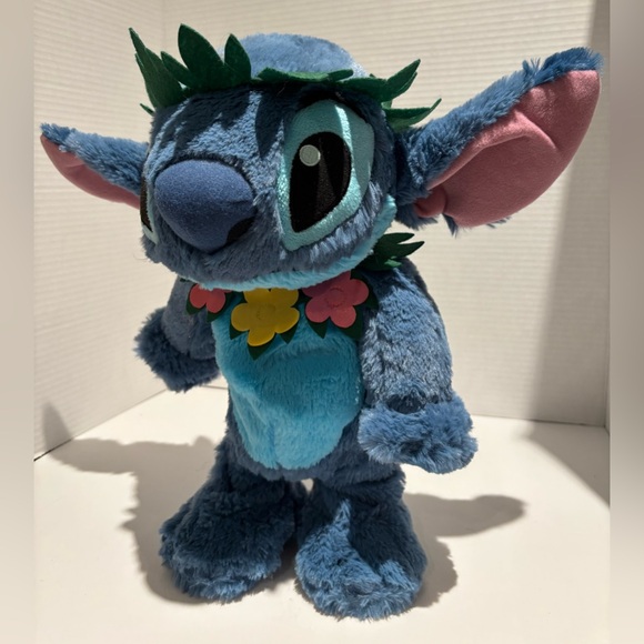 Disney DANCE & SING STITCH 14" Interactive Plush - Dressed for a Luau - Works - Picture 3 of 5
